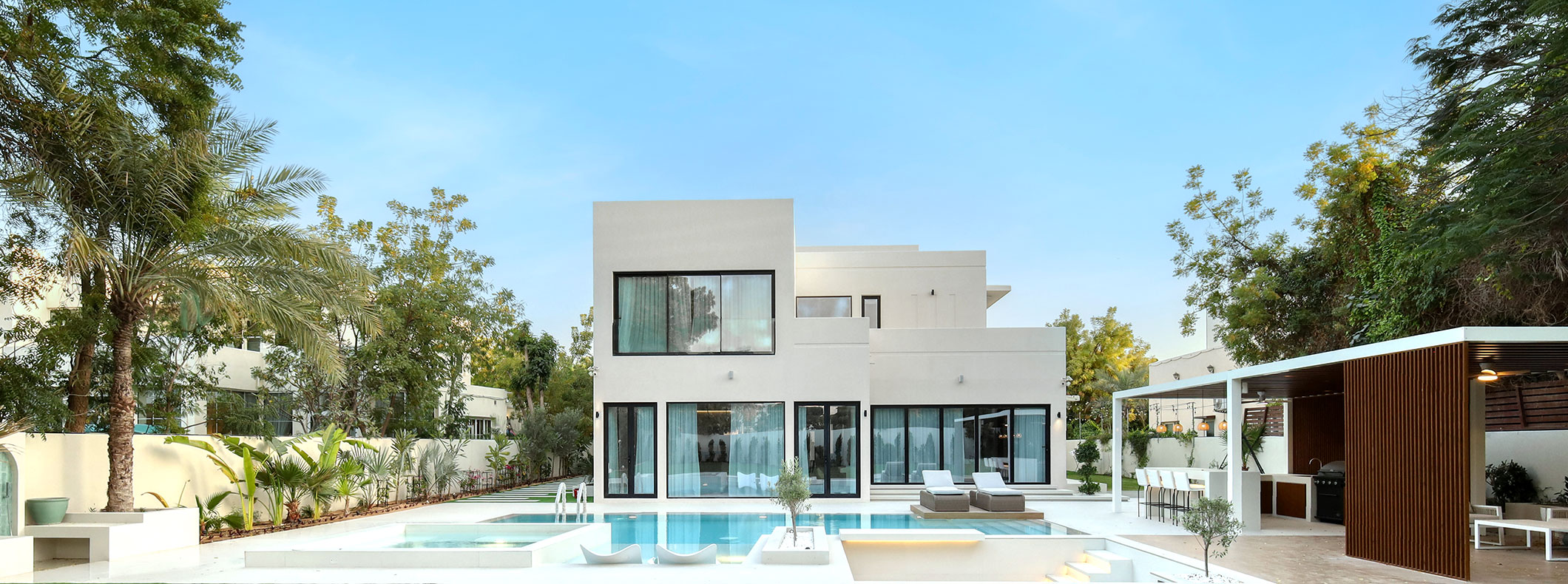 Custom Swimming Pool Construction in Dubai for Modern Villa